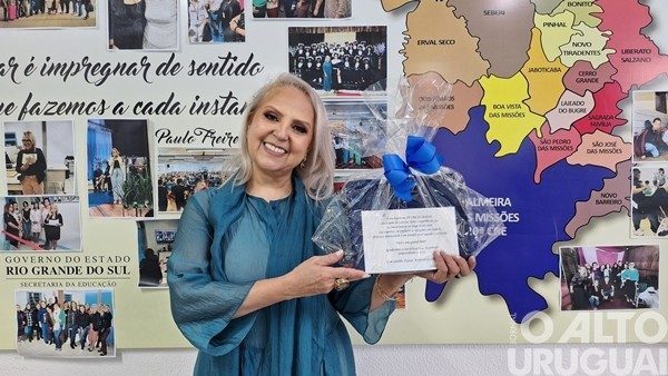 20ª CRE se despede da coordenadora Jô do Carmo
