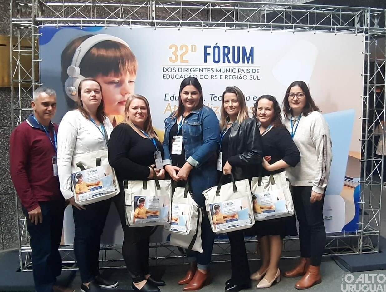Educadores de Erval Seco participam de fórum em Porto Alegre