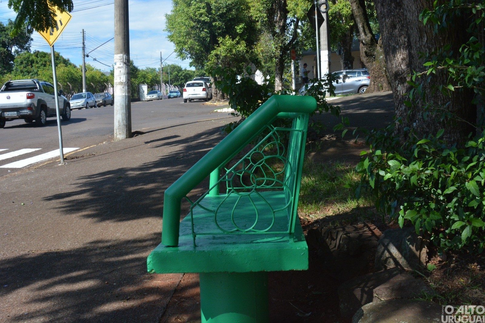 Equipe da Secretaria de Obras realiza revitalização da Praça da Corsan