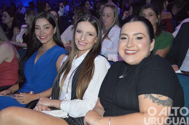 Mais de 800 pessoas participam de palestra com Leila Ama em FW