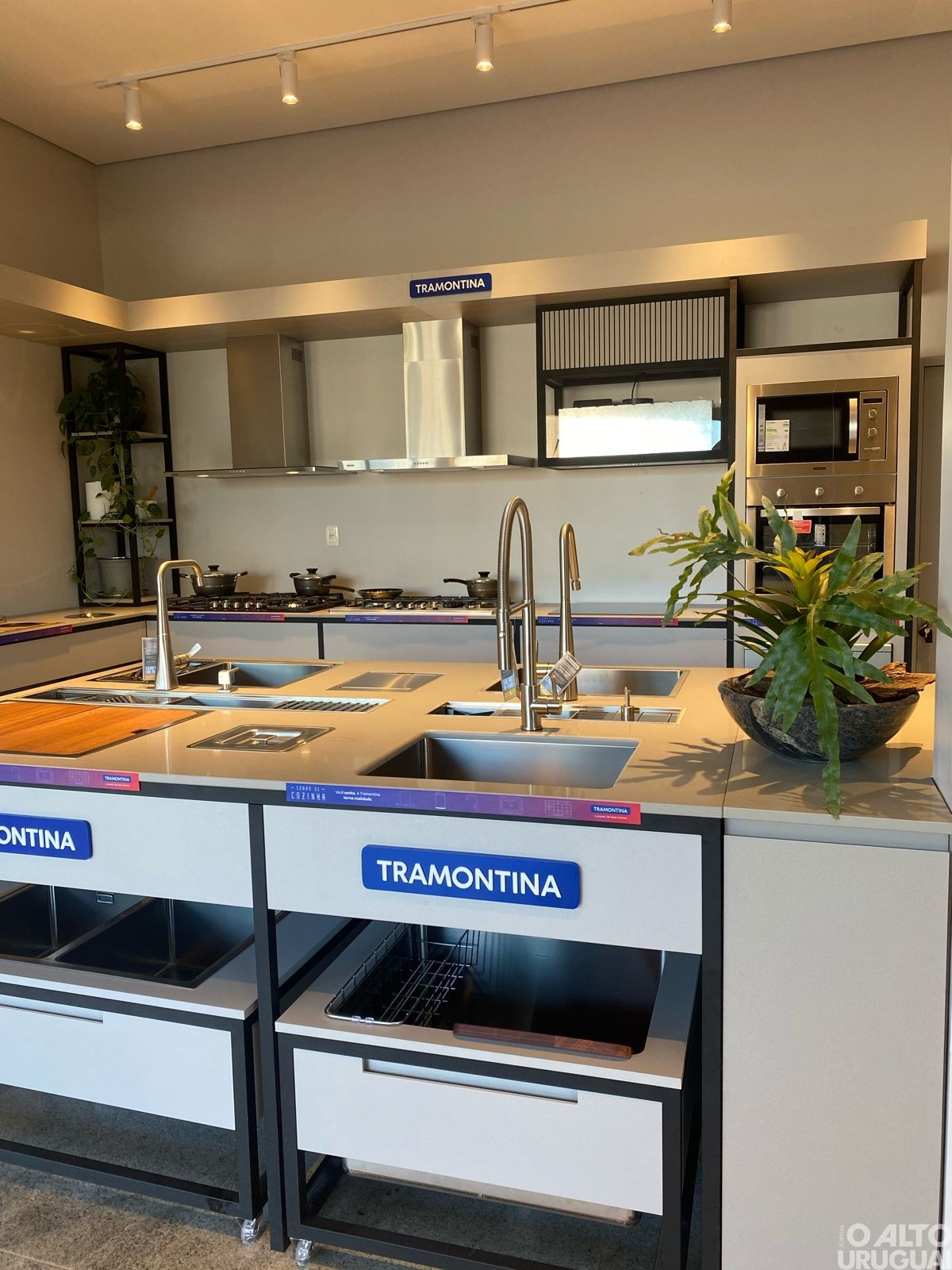 Binotto Mármores e Granitos inaugura novo showroom Tramontina em FW
