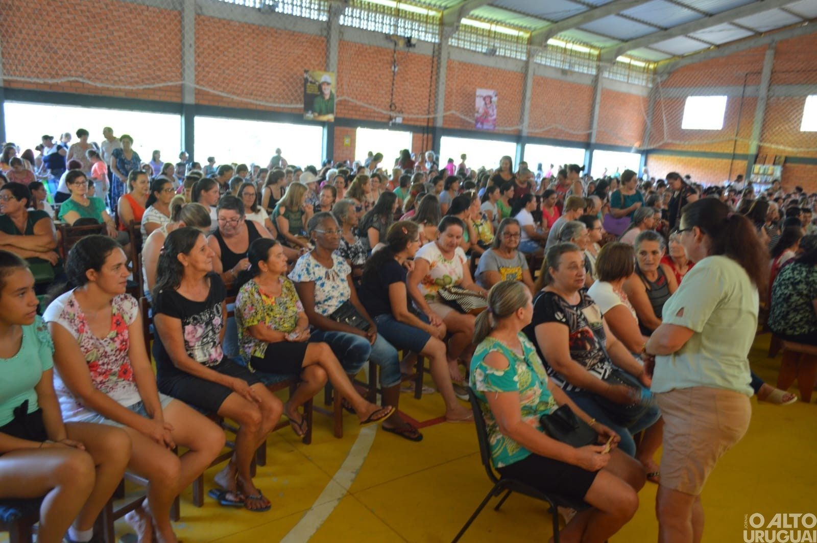 Mulheres da região participam de encontro em Pinheirinho do Vale