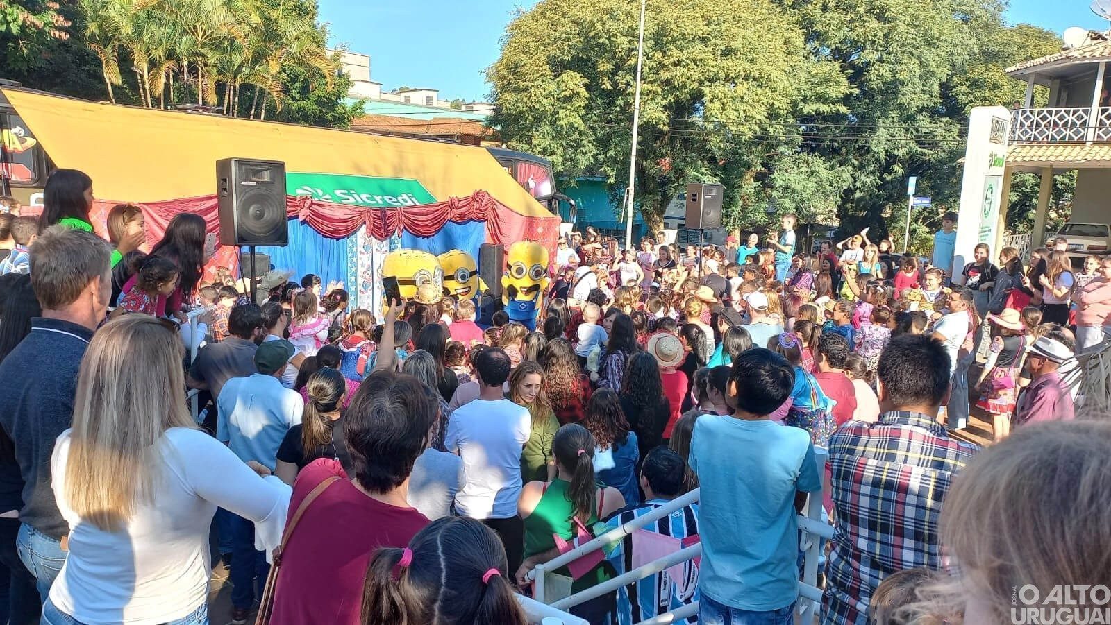 Mais de mil pessoas participam de festa junina em Planalto