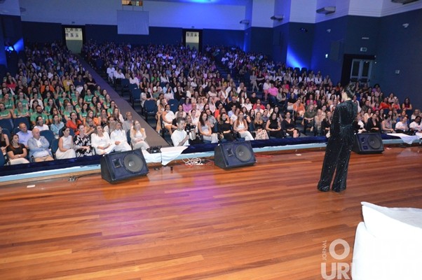 Mais de 800 pessoas participam de palestra com Leila Ama em FW
