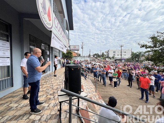 Protesto de garimpeiros mobiliza comunidade em Ametista do Sul