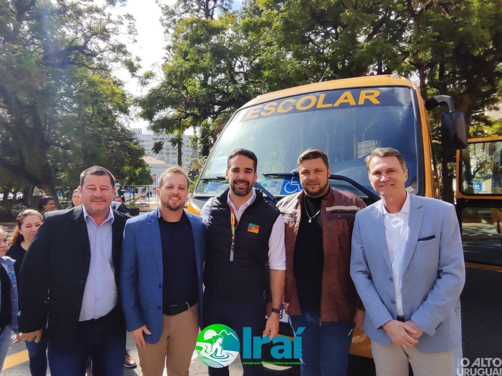 Iraí recebe novo ônibus para transporte municipal