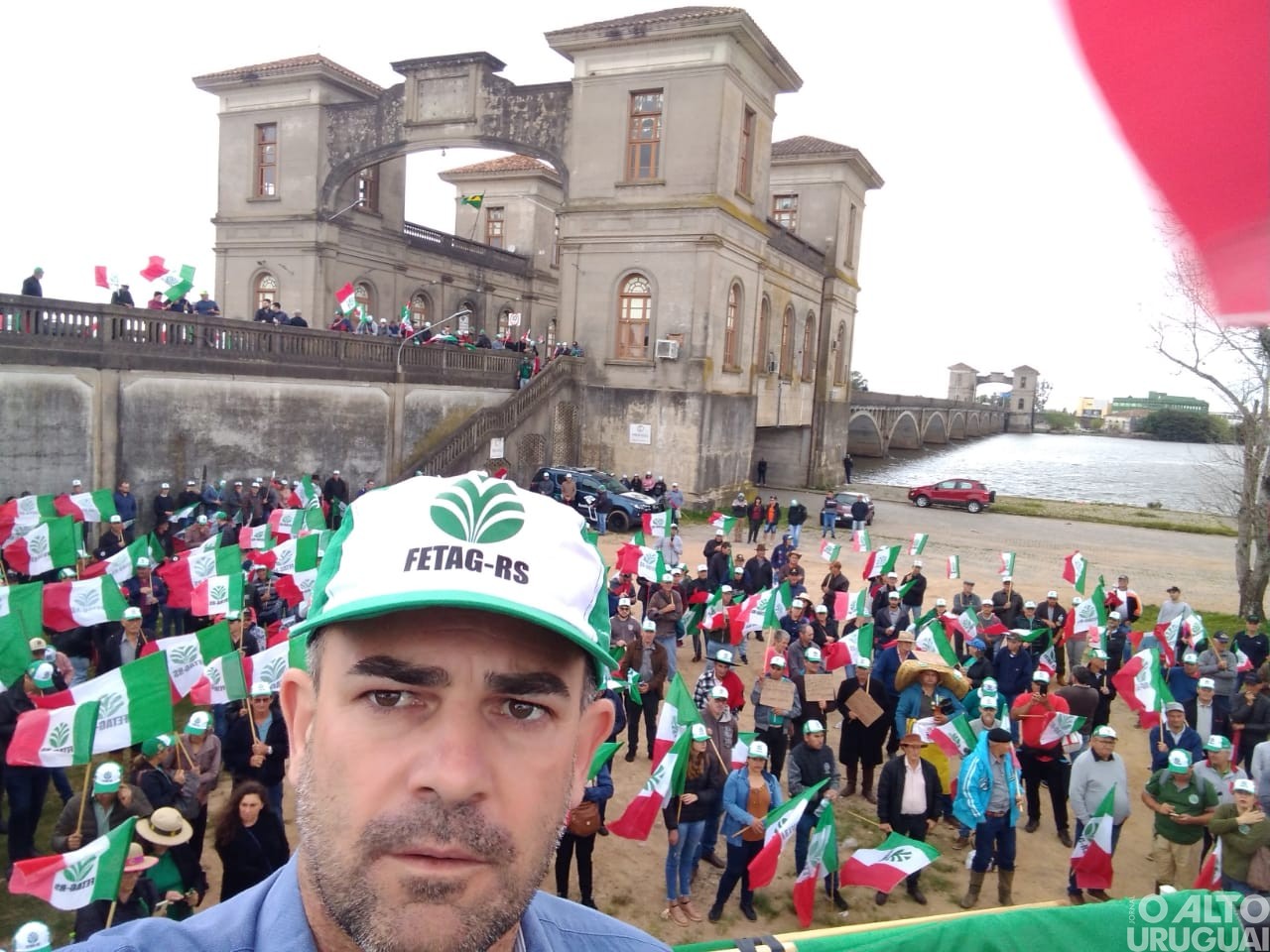 Produtores gaúchos fecham a ponte na divisa de Jaguarão com o Uruguai