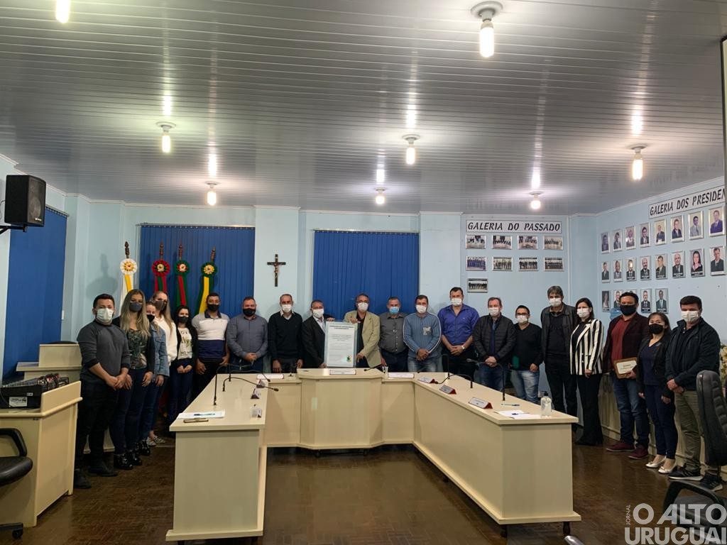Legislativo de Taquaruçu do Sul entrega moção de aplauso aos profissionais de saúde