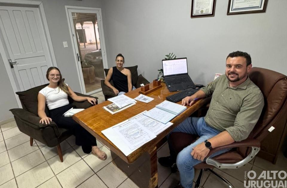 Regularização Fundiária Urbana em Erval Seco é tema de reunião