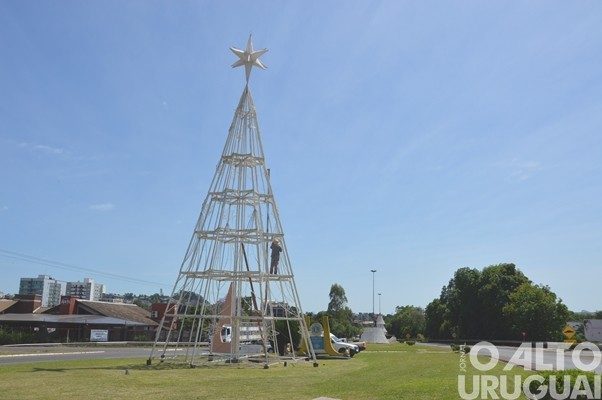 Inicia a instalação dos enfeites do Frederico em Luz