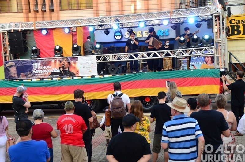 Renato Borghetti e Daniel Torres apresentam show farroupilha em FW