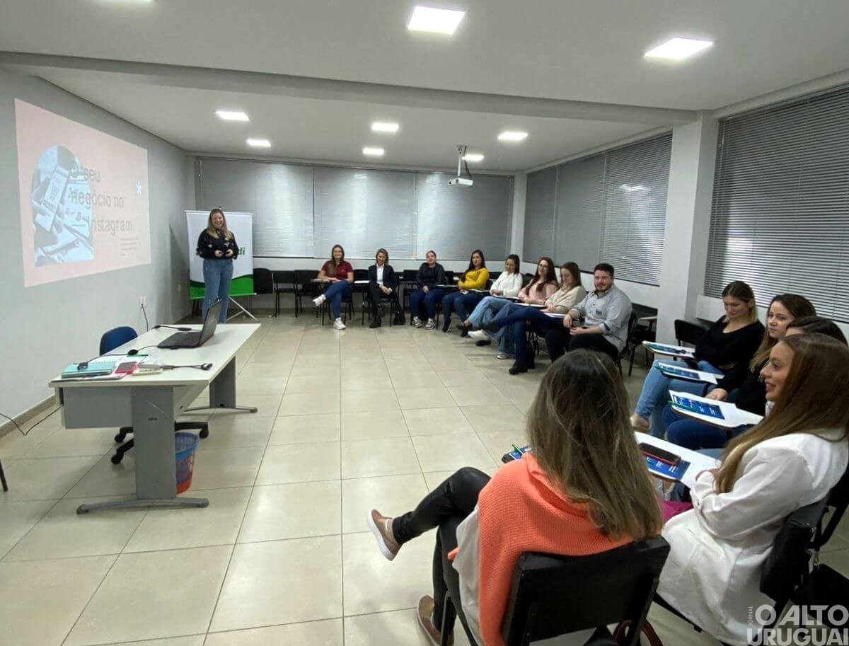 AEFW realiza capacitação com foco em Marketing Digital