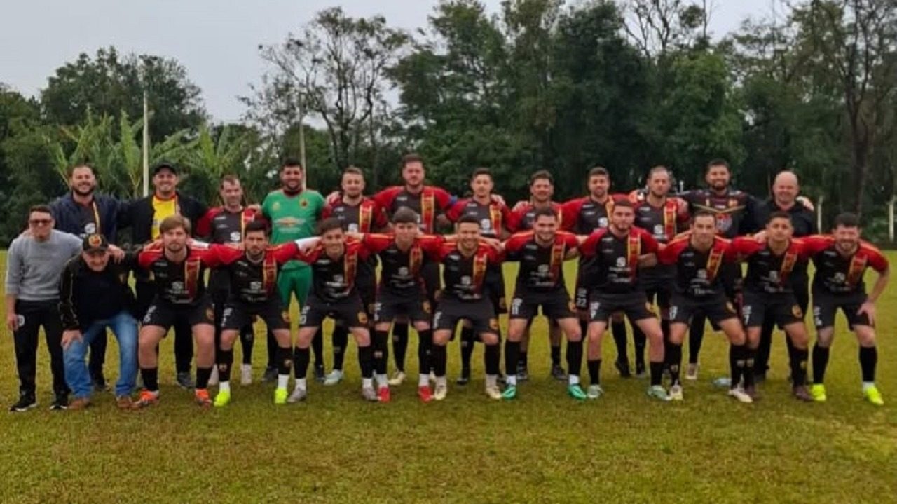 Em jogo movimentado, São Cristóvão sai atrás nas quartas de final