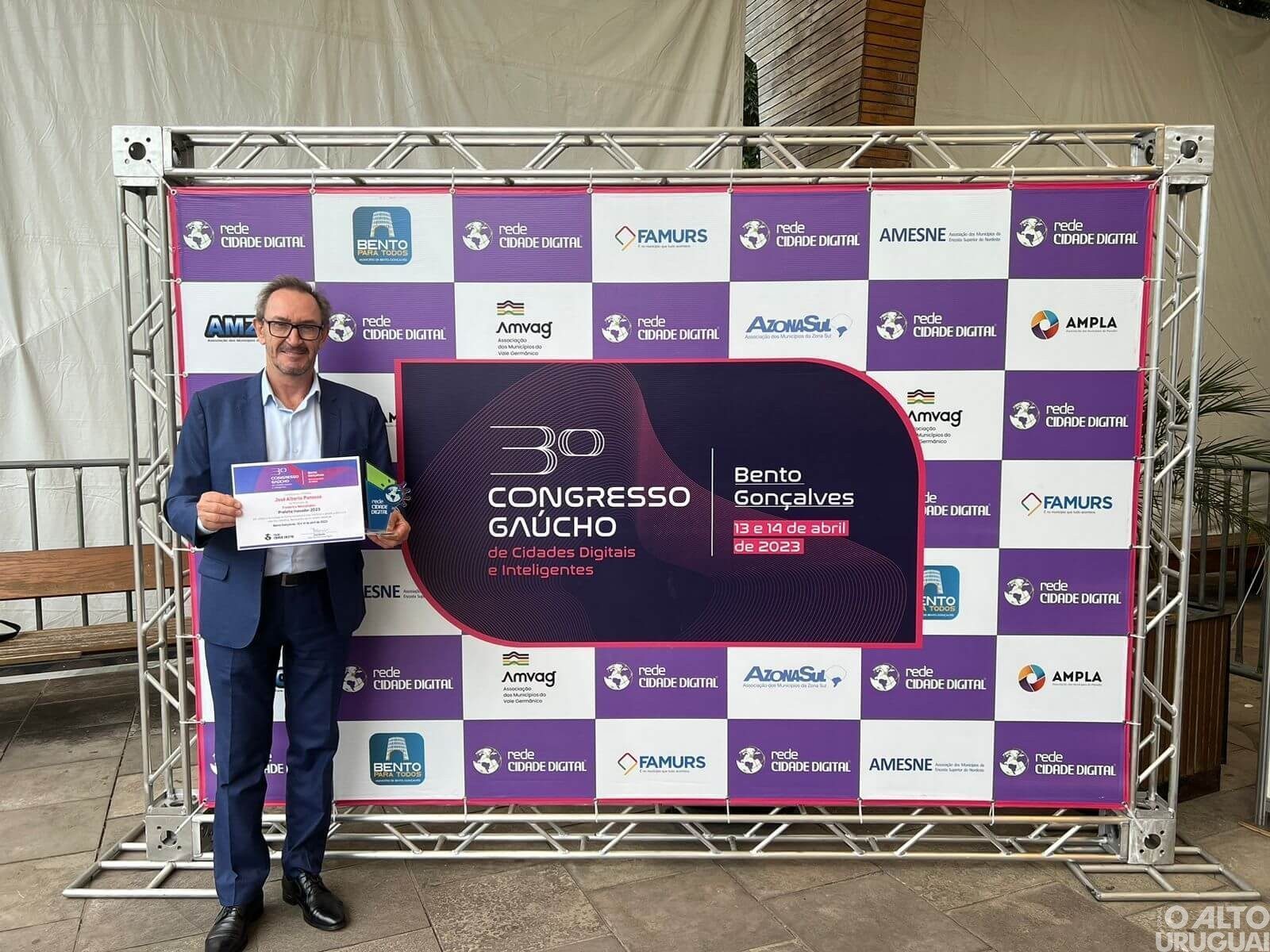 Panosso recebe título de Prefeito Inovador 2023