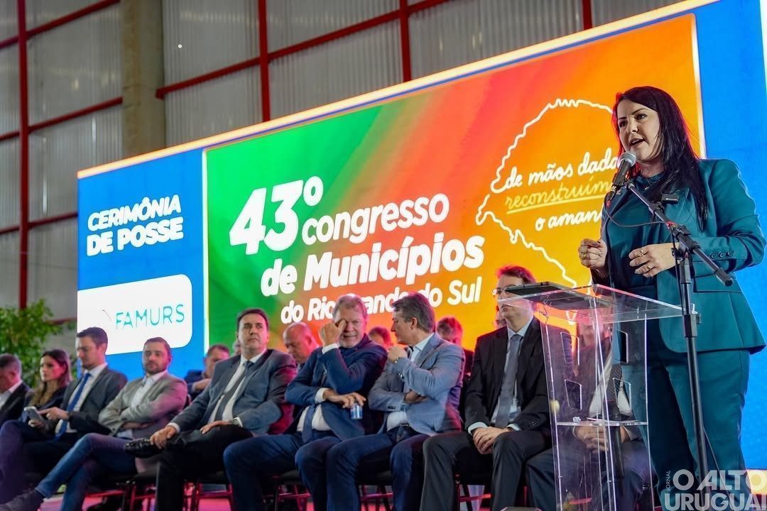 Adriane Perin assume presidência da Famurs