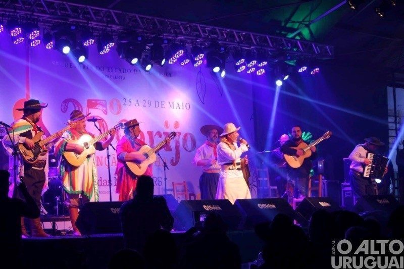 Nove músicas sobem ao palco na segunda noite da Fase Geral do 36º Carijo da Canção Gaúcha