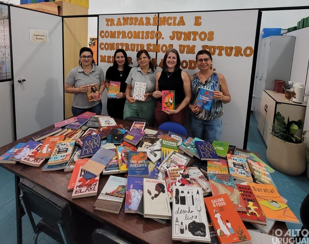Caiçara recebe novos livros para a biblioteca municipal