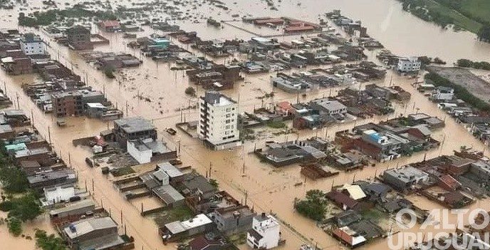 Chuvas torrenciais deixam rastro de destruição em Santa Catarina