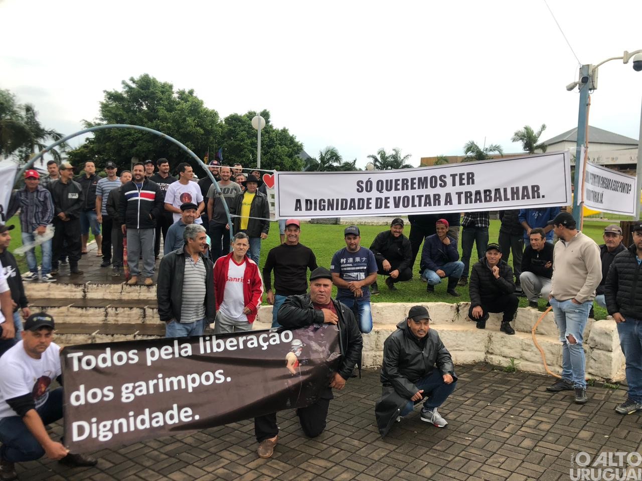 Garimpeiros realizam manifestação e cobram vistoria do Exército