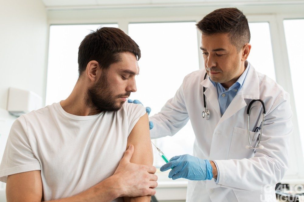 Quarta dose contra Covid-19 para pessoas a partir dos 18 anos está disponível