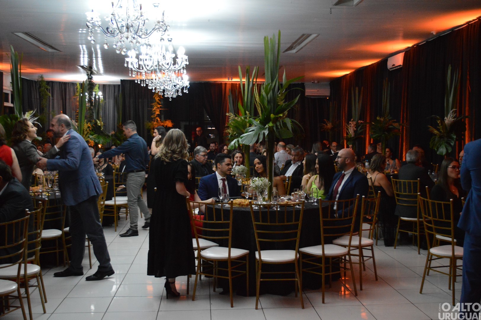 Baile Golden Night homenageia parceiros da Polícia Civil