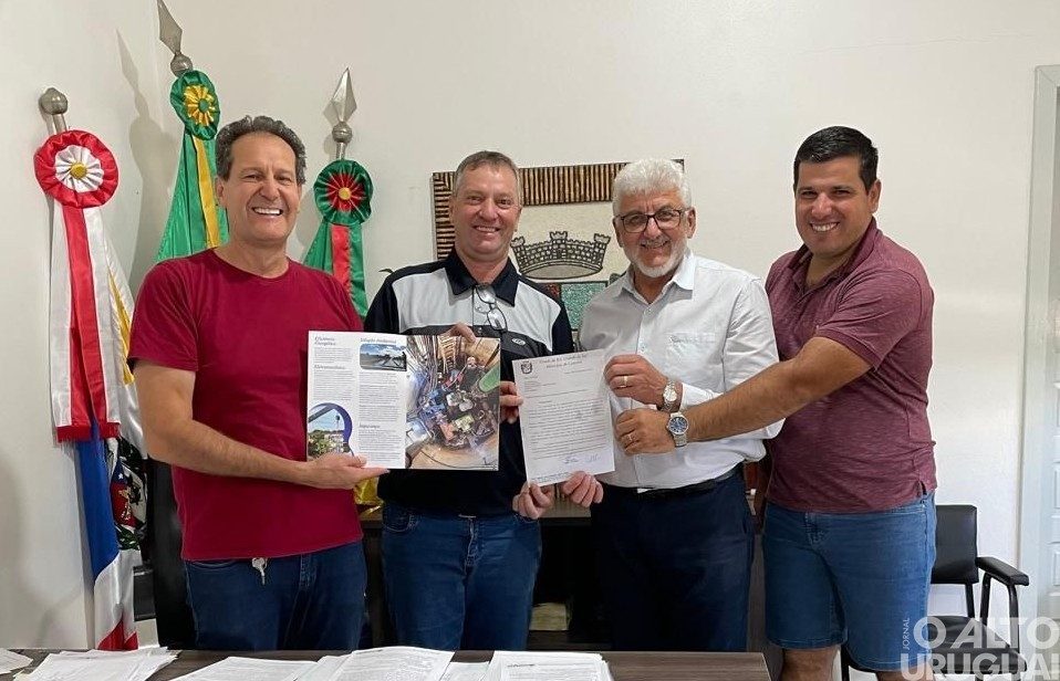 Prefeito de Caiçara discute déficit no abastecimento de água