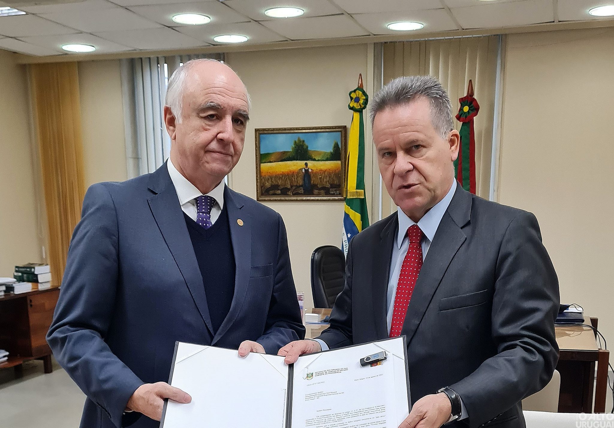 Tribunal de Contas entrega ao TRE-RS contas irregulares de gestores