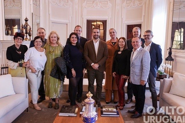 Eduardo Leite recebe diretores de jornais