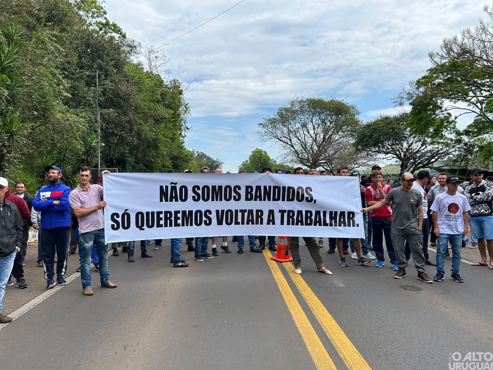 Garimpeiros realizam manifestação na BR-386 em prol da retomada das atividades