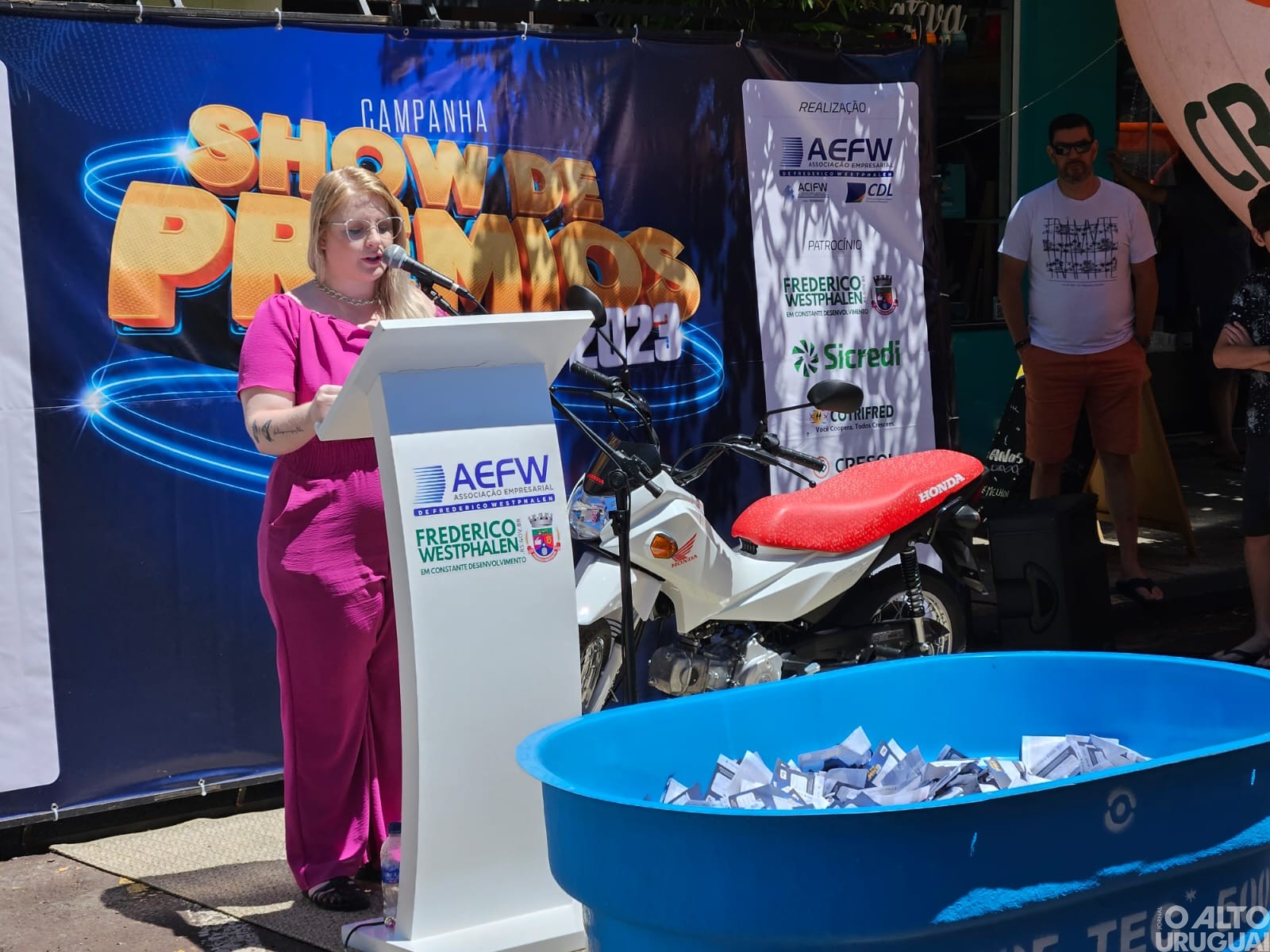 Show de Prêmios: ganhadora da primeira moto é da cidade de FW