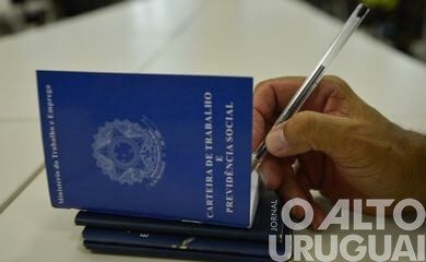 Desemprego diminui para 11,1% no quarto trimestre de 2021