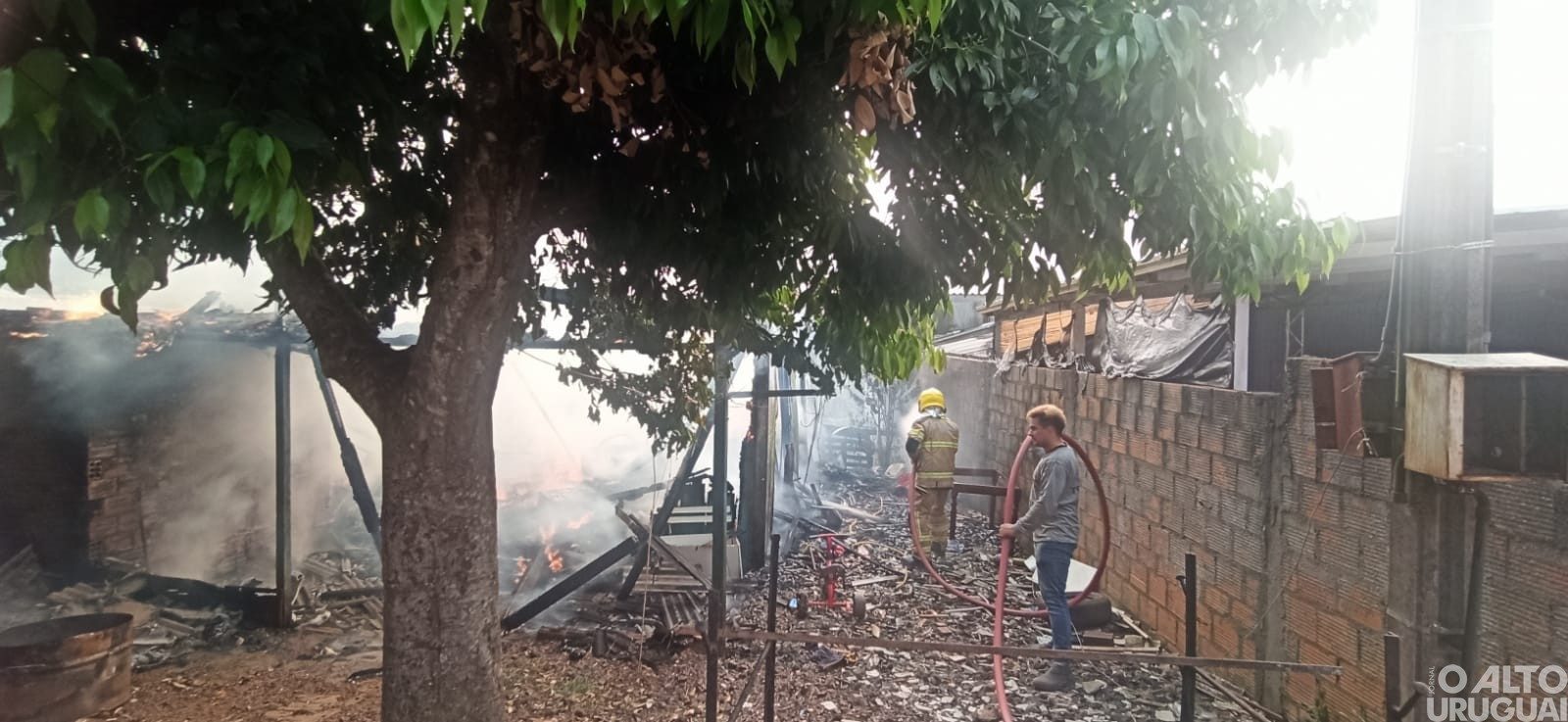 Corpo de Bombeiros de FW atende ocorrência de incêndio no município