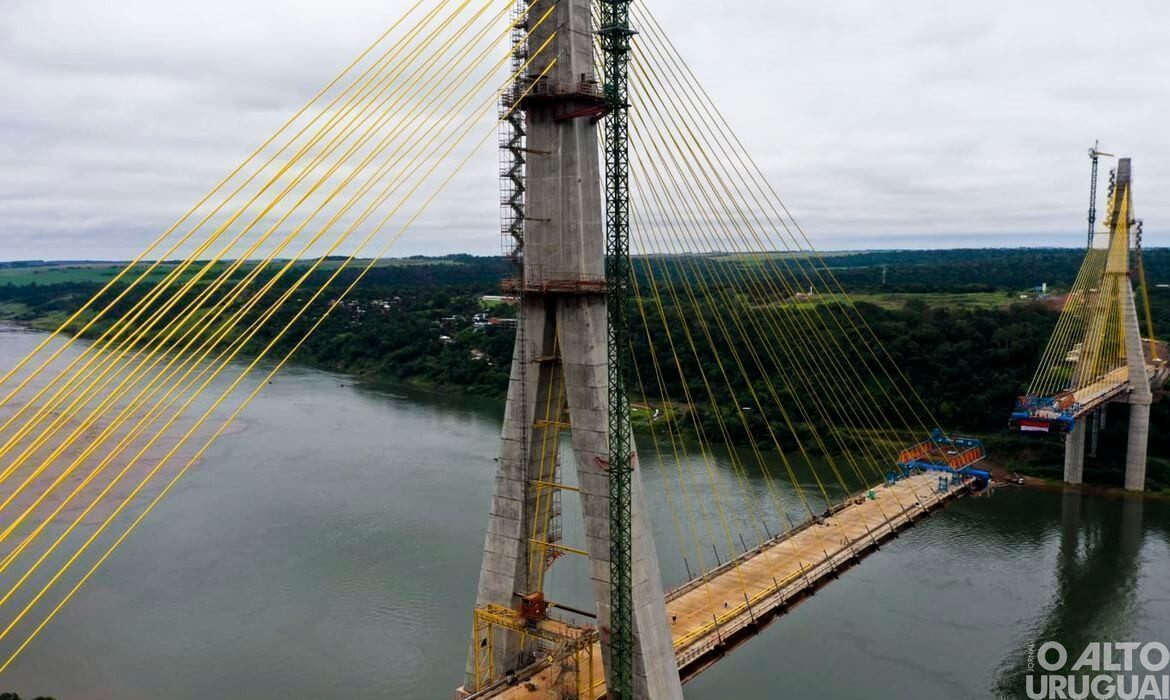 Nova ponte que liga Brasil e Paraguai será finalizada em novembro