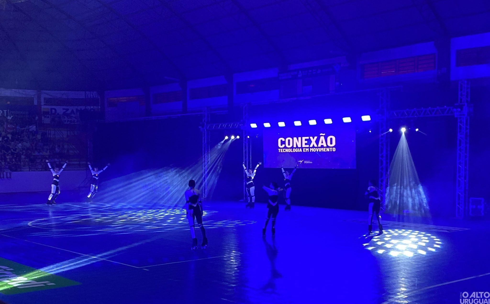Espetáculo do Clube Magia da Patinação reúne grande público em FW