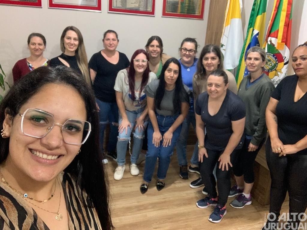 Dia da Merendeira Escolar é marcado por capacitação e comemoração em Pinhal