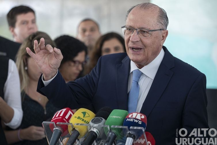 Governo anuncia redução de até 10,8% no preço de carros novos