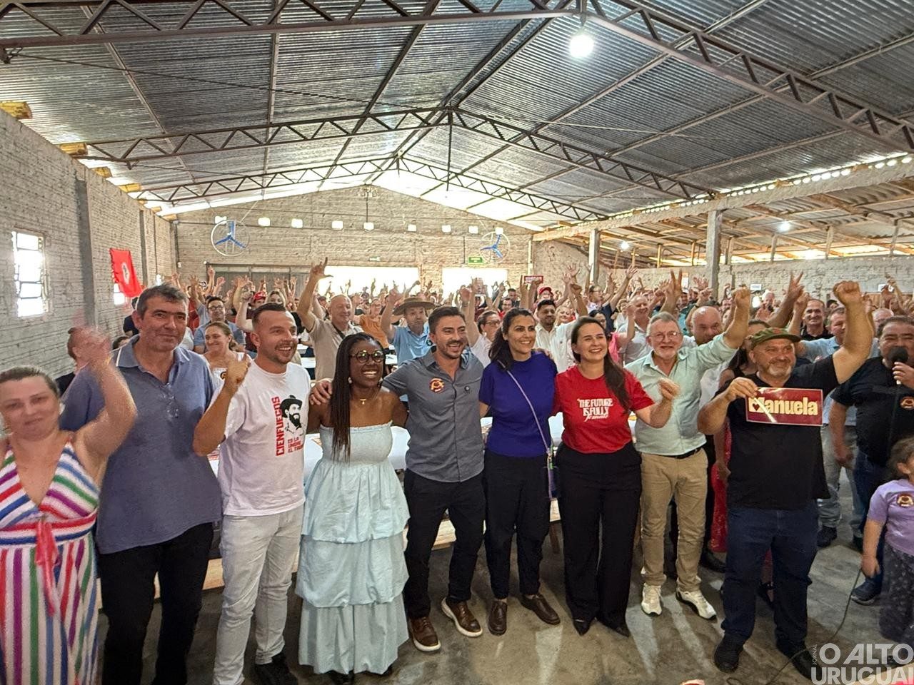 Adão Pretto reúne 250 pessoas em plenária regional com presença de Manuela D’Ávila em Ametista do Sul