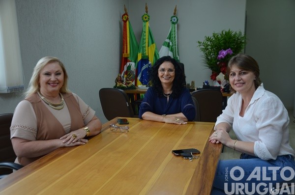 Encontro reúne três prefeitas em exercício da região