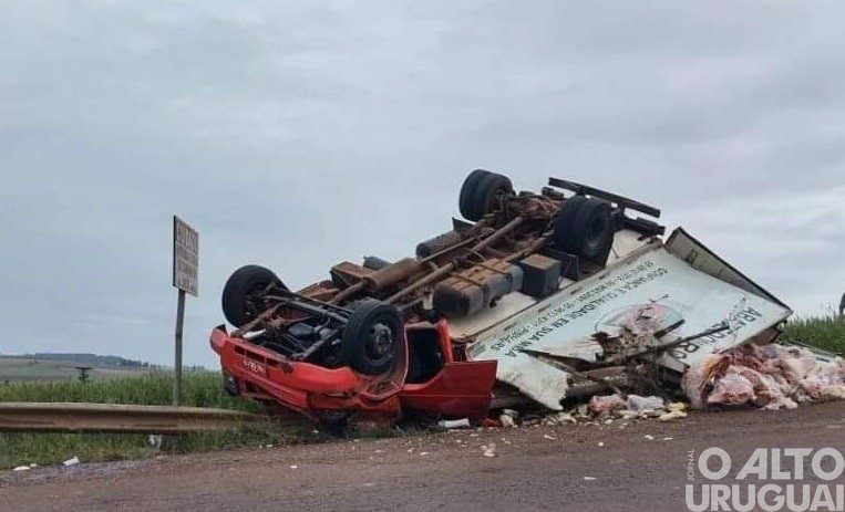 Tombamento de caminhão é registrado entre Tenente Portela e Palmitinho