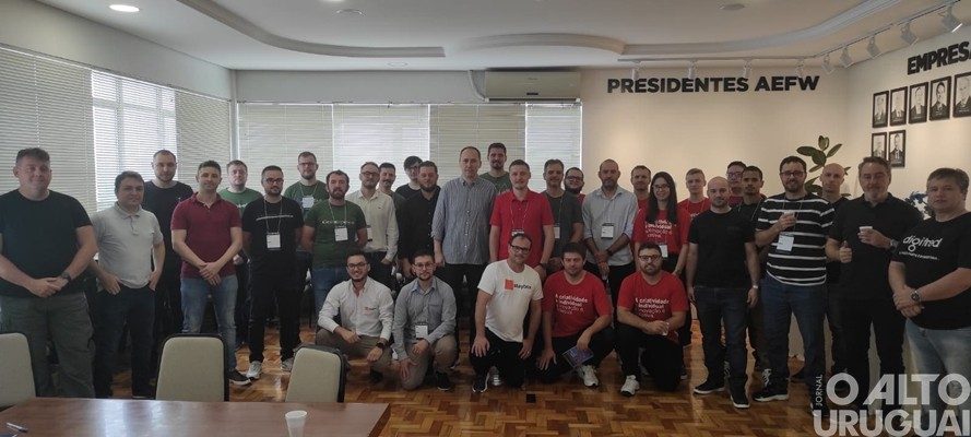 Núcleo de TI da AEFW realiza Firebird Camp no município