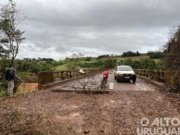 FW: liberada passagem de veículos leves na ponte em São João do Porto
