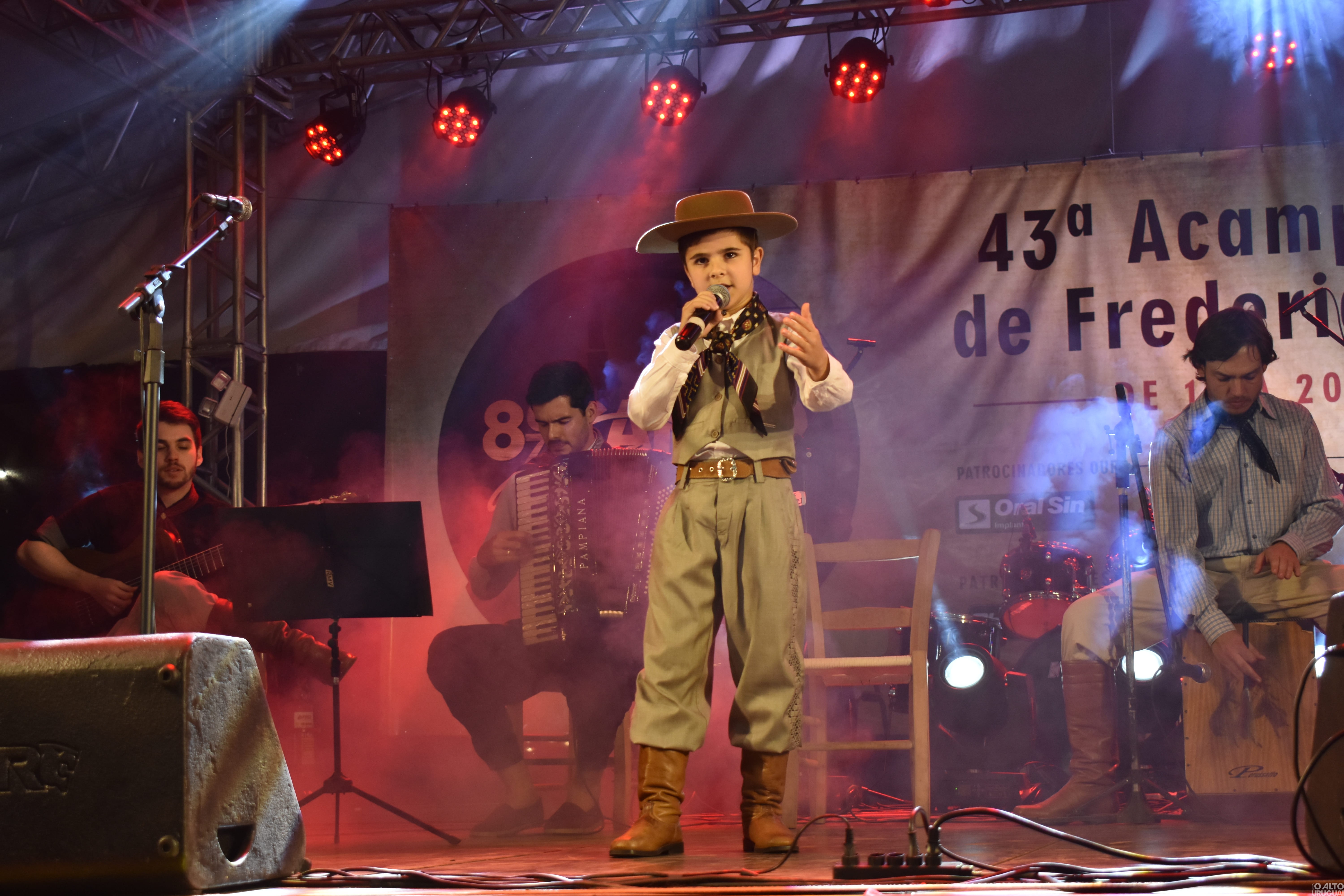 Primeira noite do Canto do Barril reúne grande público