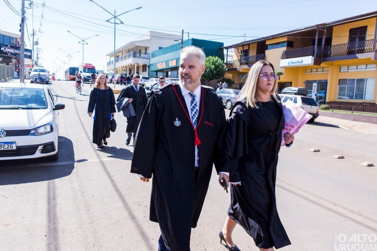 Juíza aceita pedido de perícia em áudio e revoga multa em advogado de Alexandra