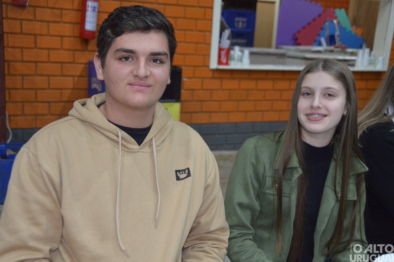Centenas de pessoas participam da 19ª Festa do Leitão