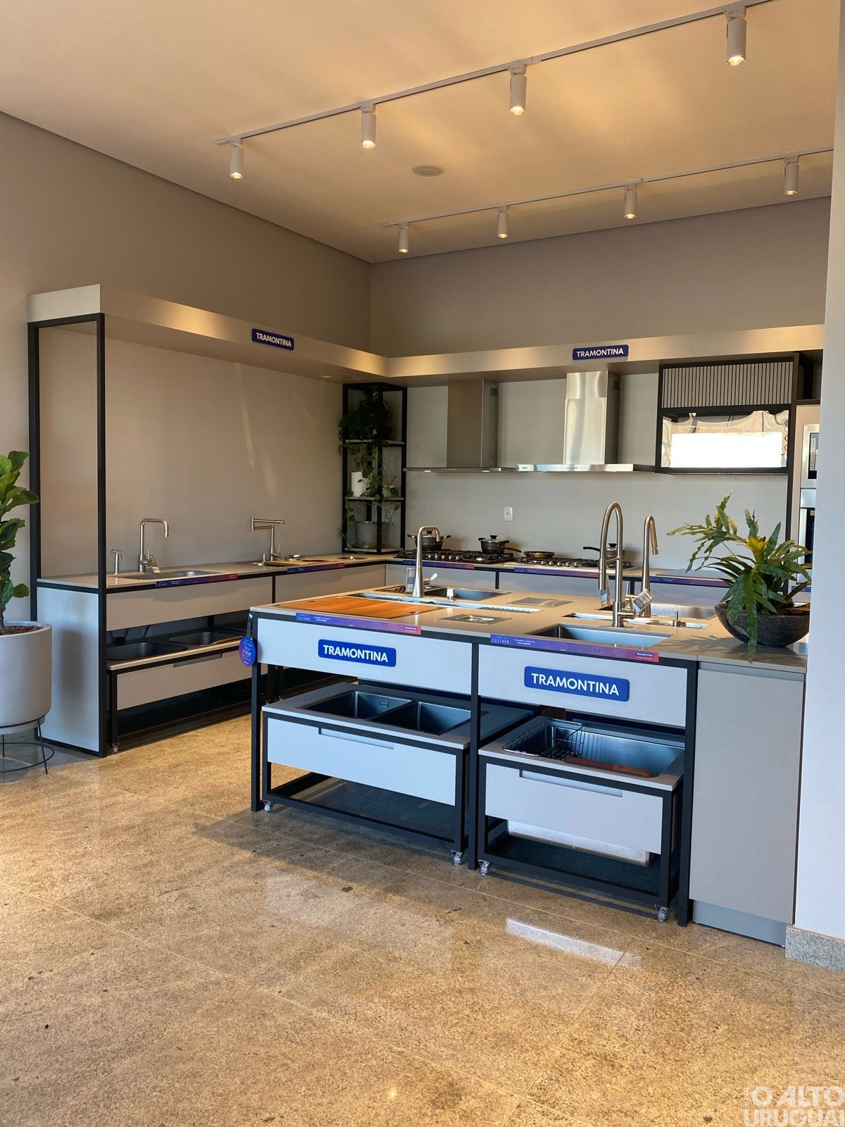 Binotto Mármores e Granitos inaugura novo showroom Tramontina em FW