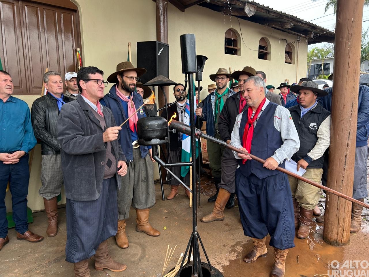 Distribuição da Chama Crioula foi realizada neste sábado