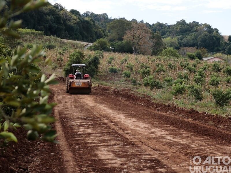 Secretaria de Obras promove manutenção de estradas