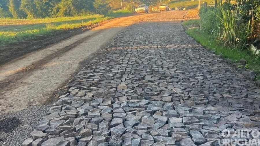 FW: iniciadas obras para ampliação do calçamento até a linha Getúlio Vargas