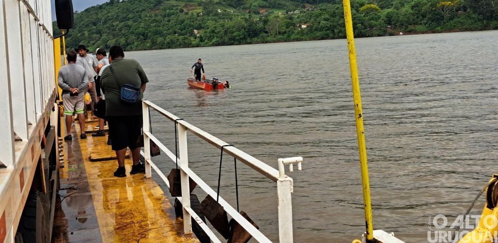 Veículo que caiu da balsa de Itapiranga é localizado