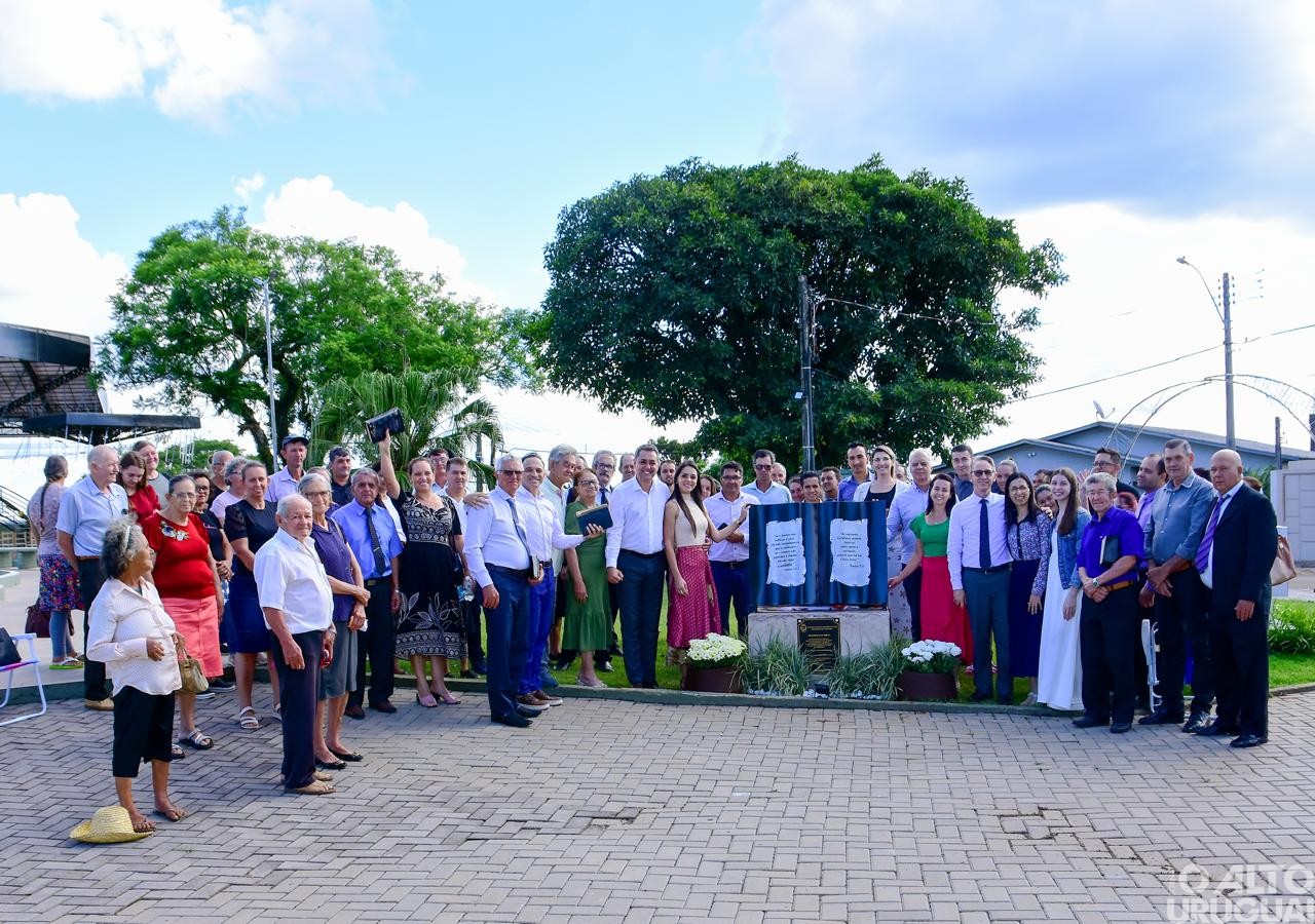 Inaugurado Monumento Bíblico na Praça Graulino Vernier em Caiçara